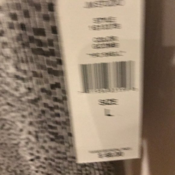 NWT- Nice polka dot pull over sleeveless top.  Pleated camisole blouse. - Picture 7 of 10